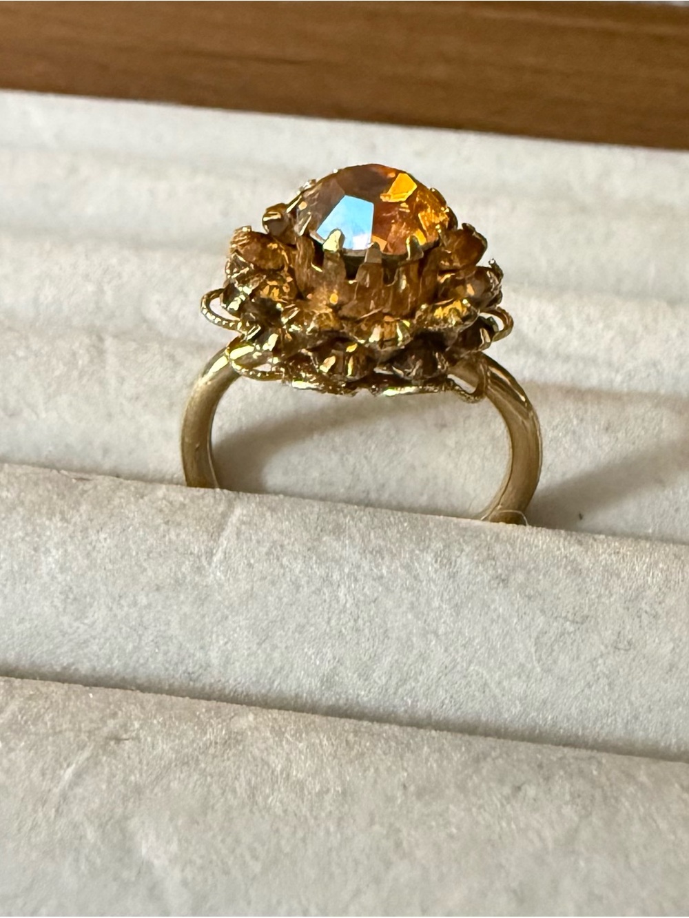 Vintage Sarah Coventry gold tone amber/topaz glass rhinestone ring size 8